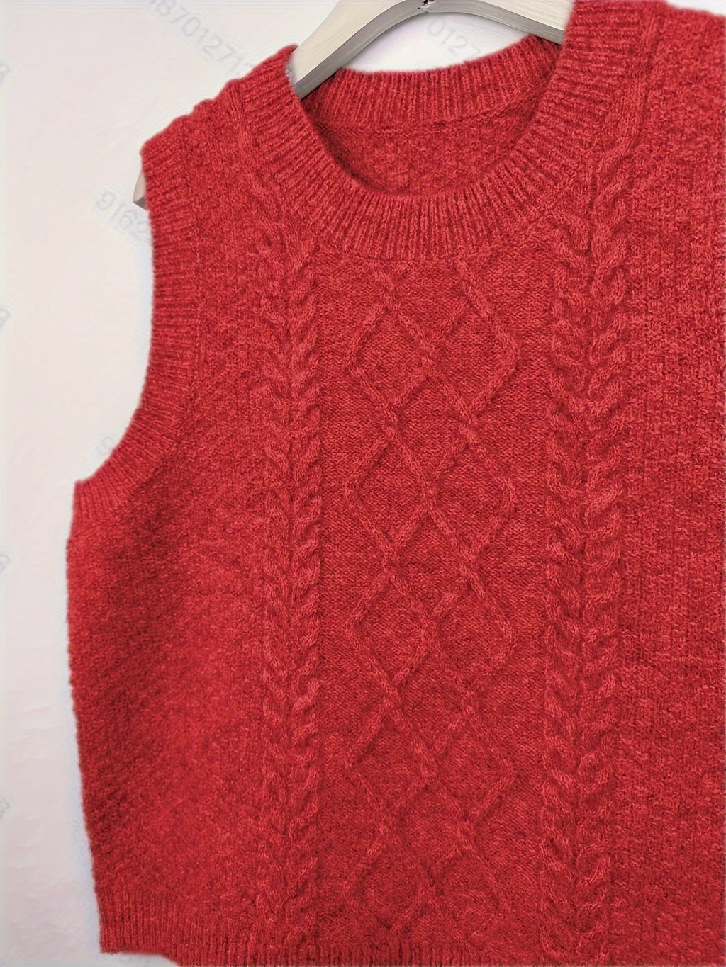 Women's Classic Cable-Knit Crew Neck Sleeveless Sweater Vest