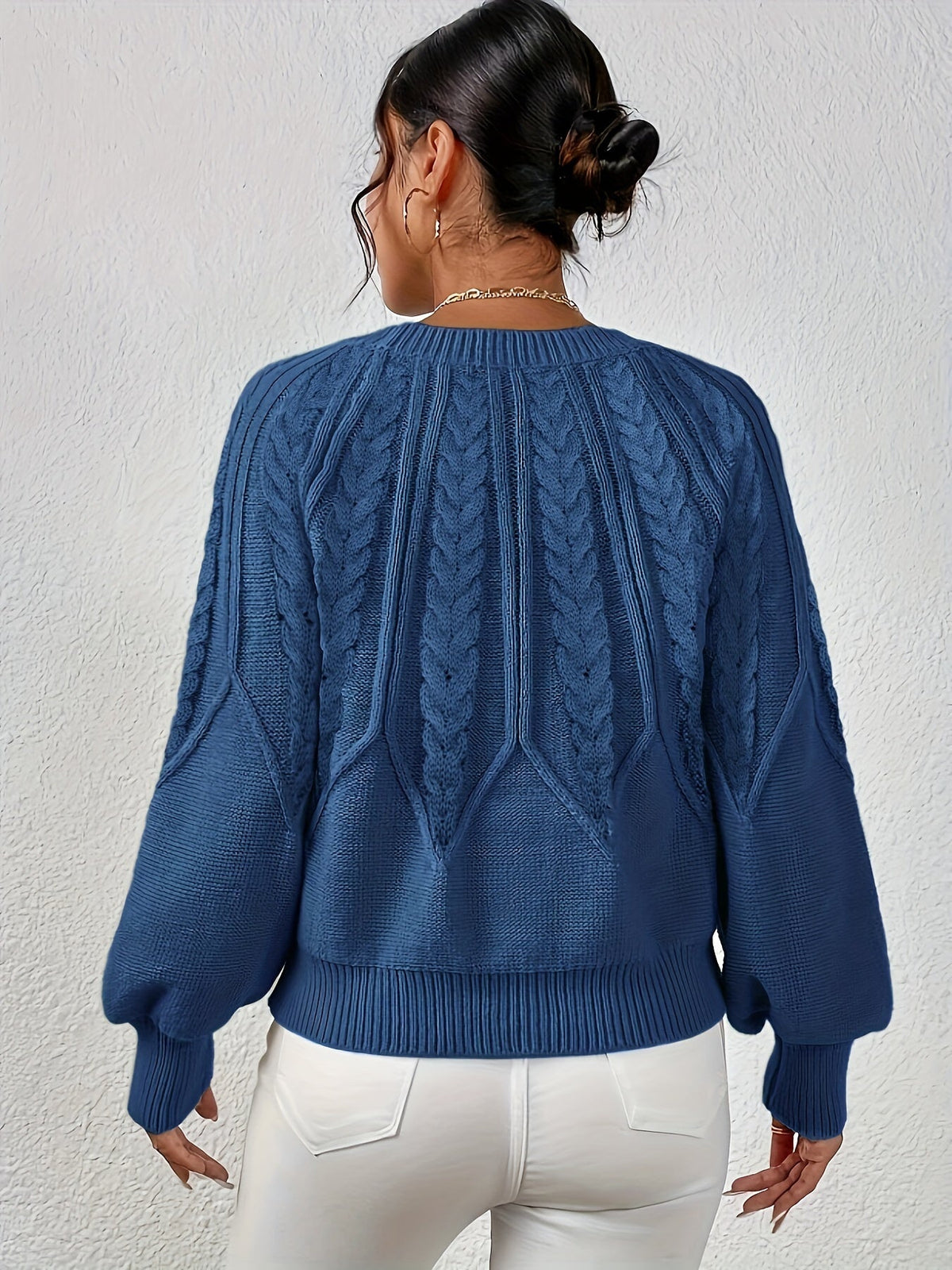 Women's Classic Cable Pattern Sweater with Full Sleeves