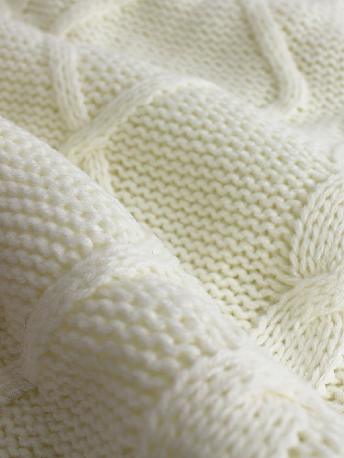 Women's Layering Knit Vest with Cable Pattern