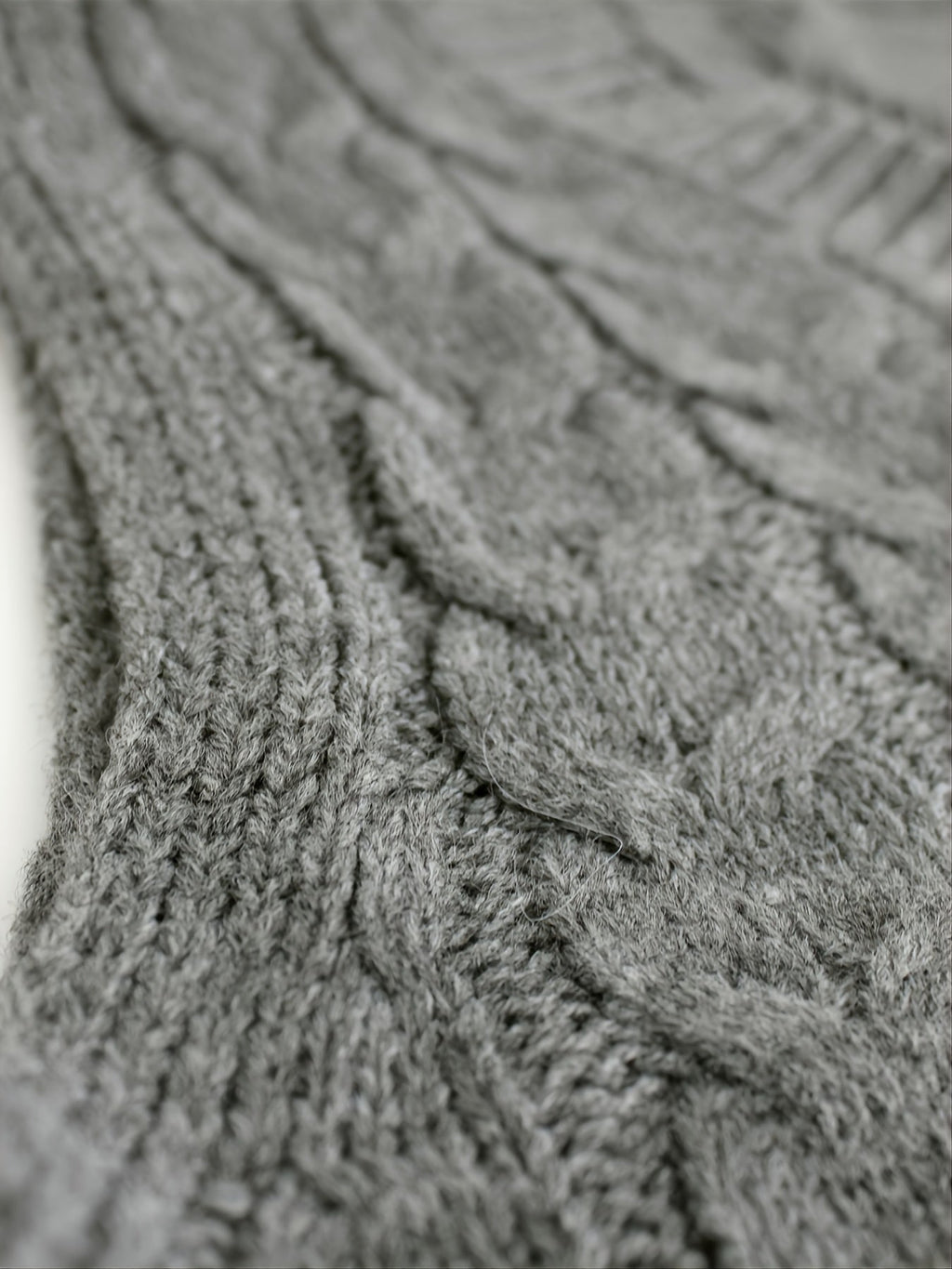 Women's Layering Knit Vest with Cable Pattern
