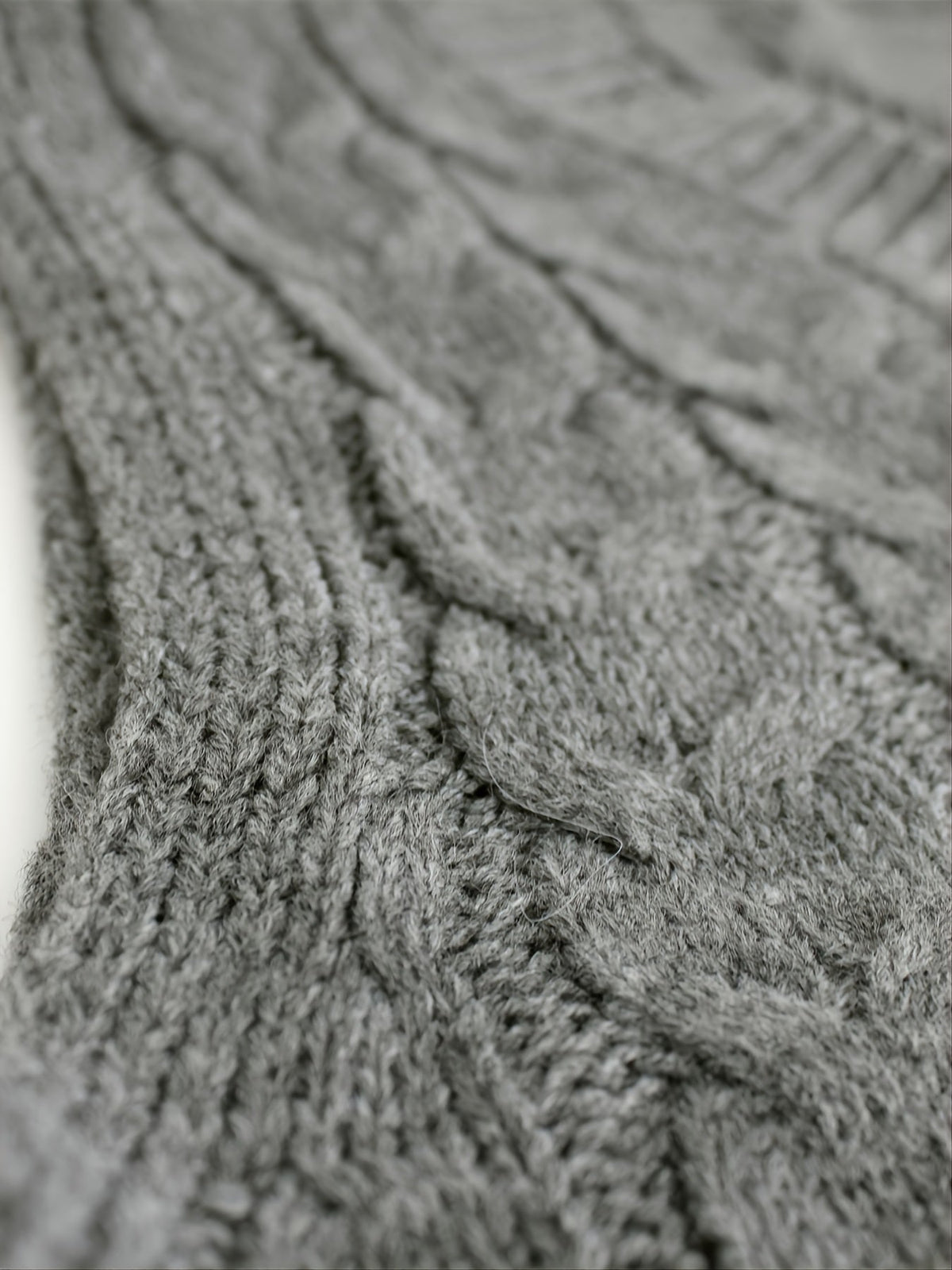 Women's Layering Knit Vest with Cable Pattern