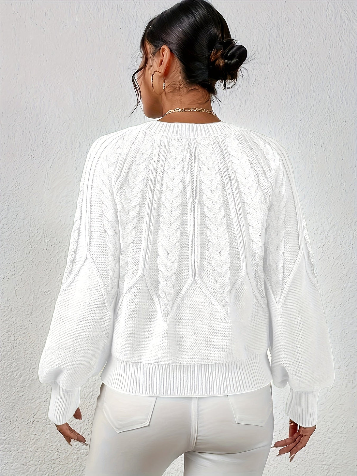 Women's Classic Cable Pattern Sweater with Full Sleeves