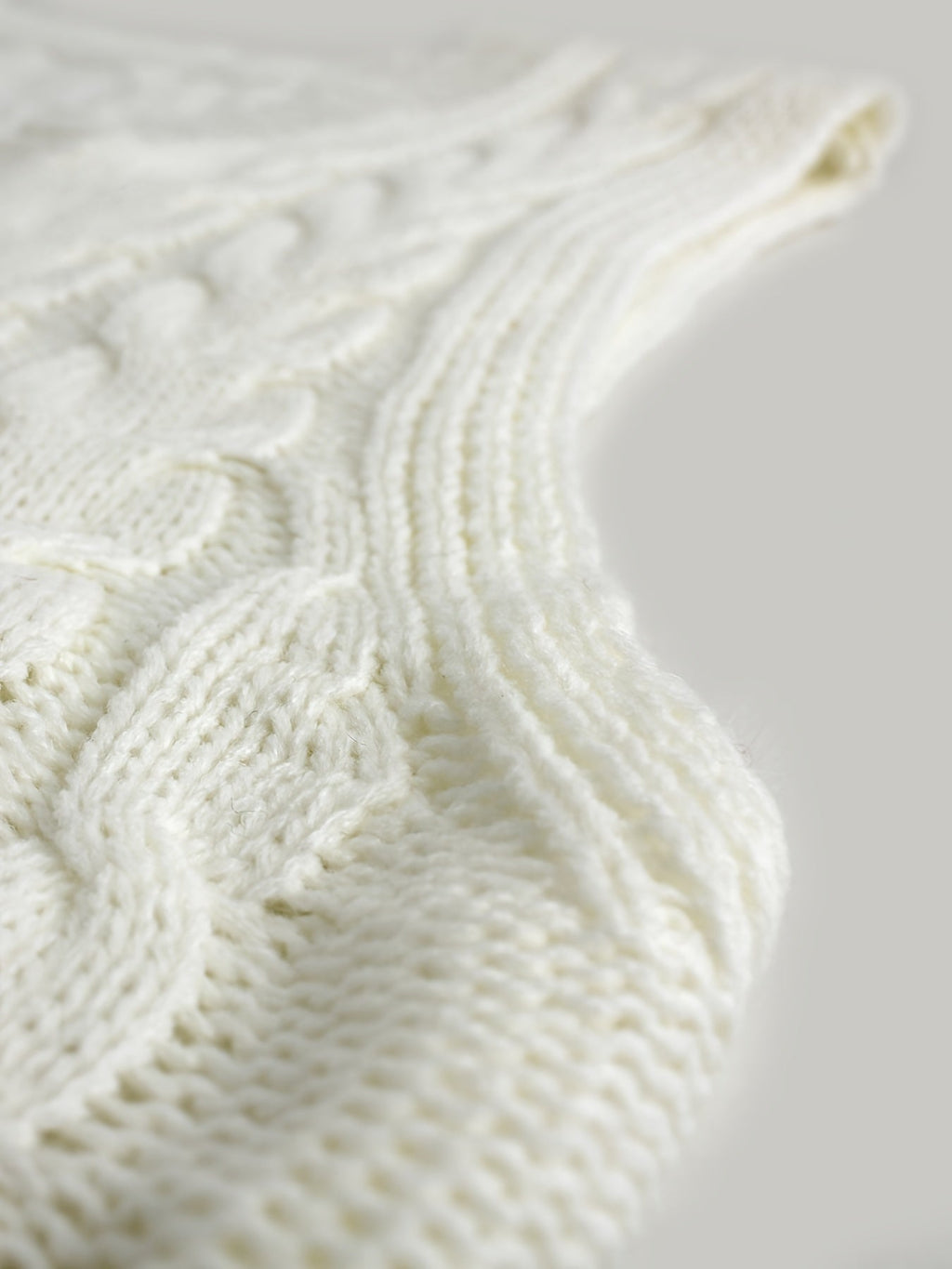 Women's Layering Knit Vest with Cable Pattern