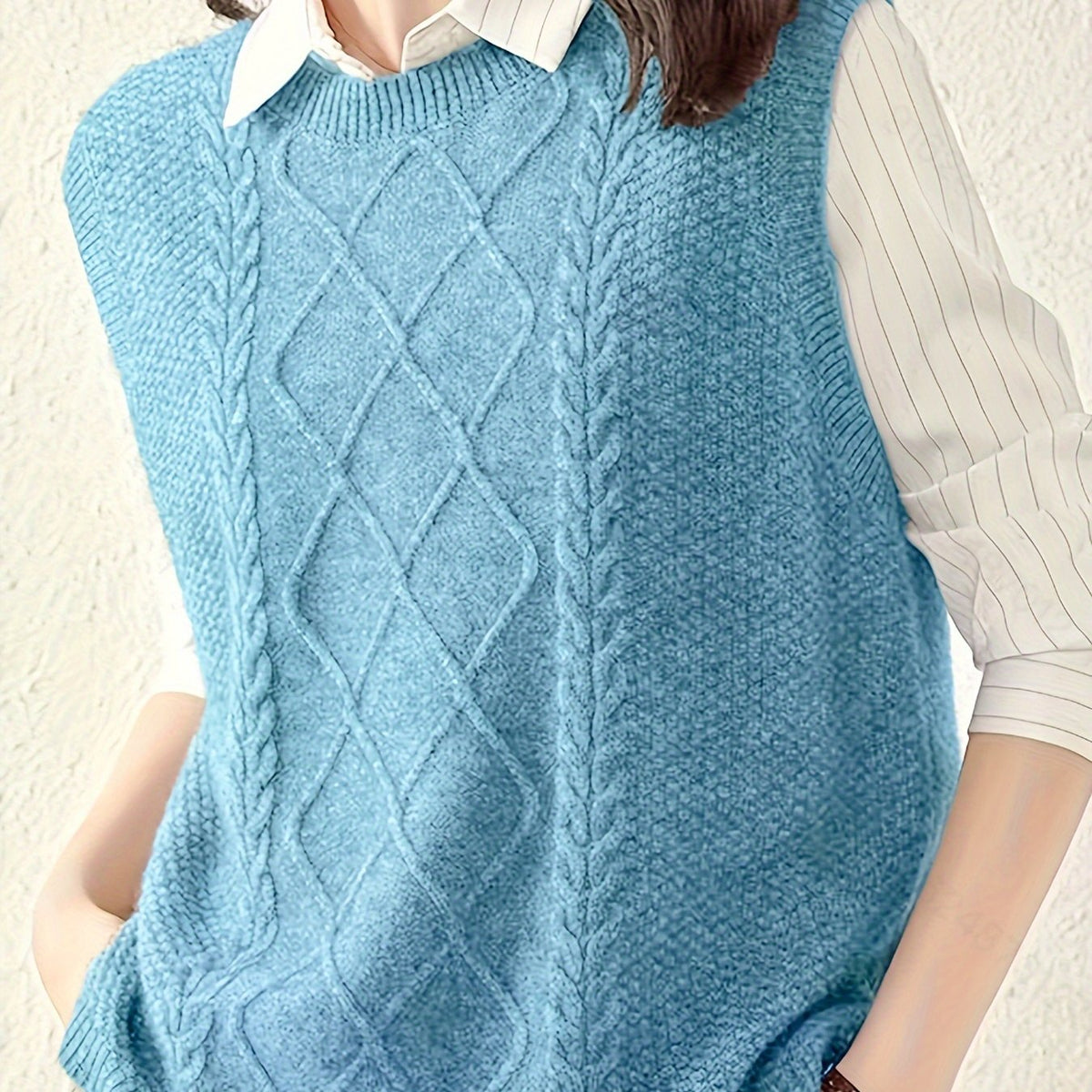 Women's Classic Cable-Knit Crew Neck Sleeveless Sweater Vest