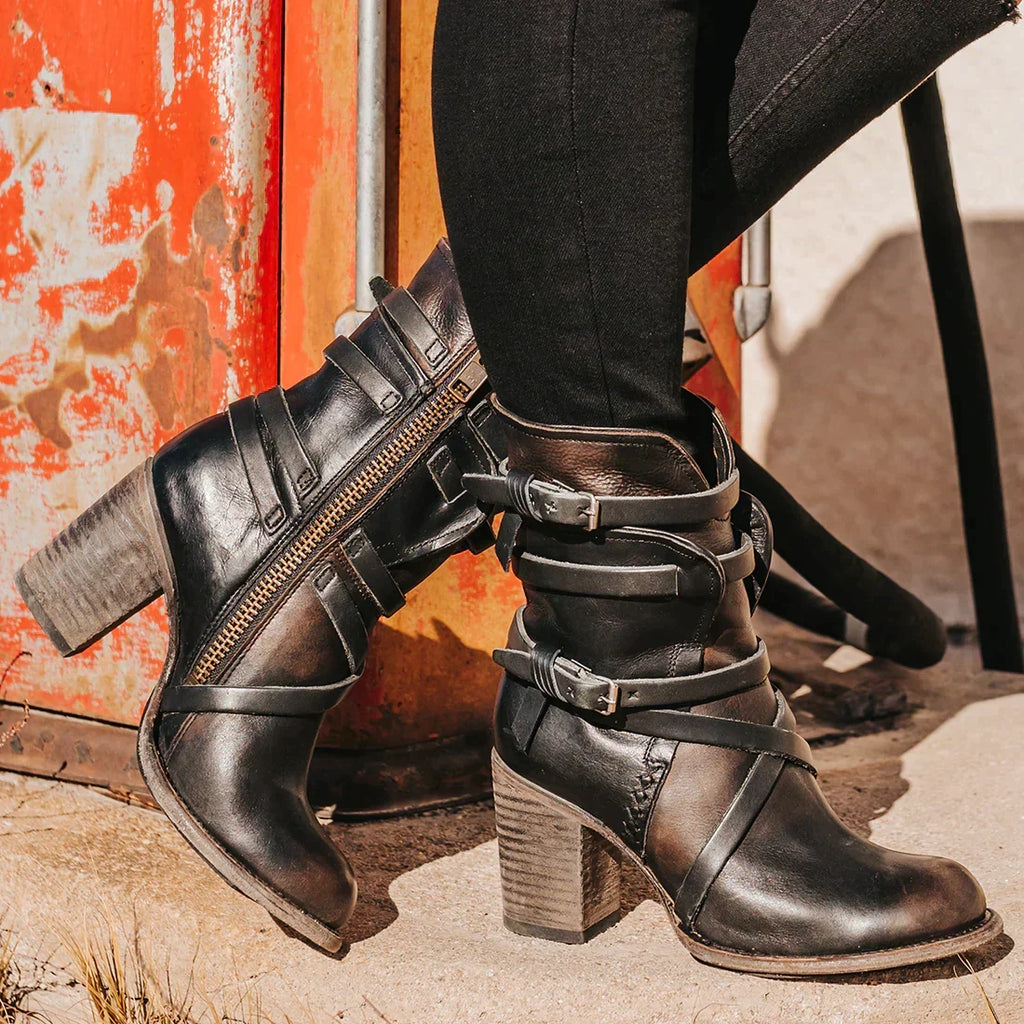 Women's Retro Style Warm Winter Boots in Suede-Look