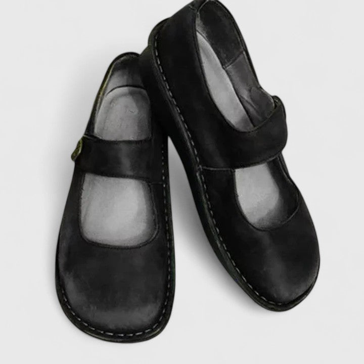 Women's Understated Comfort Strappy Slip-On Flat Shoes