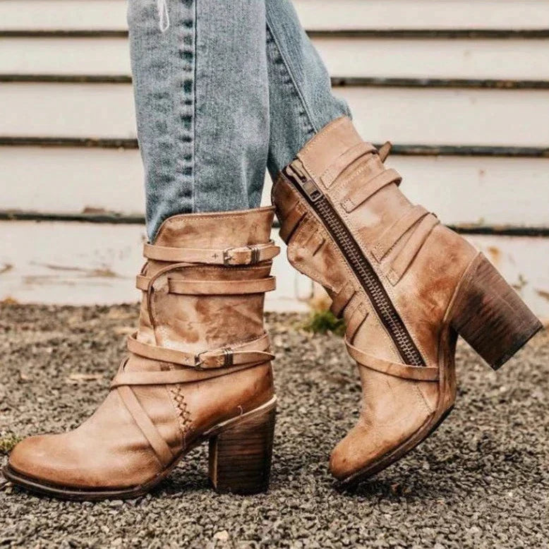Women's Retro Style Warm Winter Boots in Suede-Look