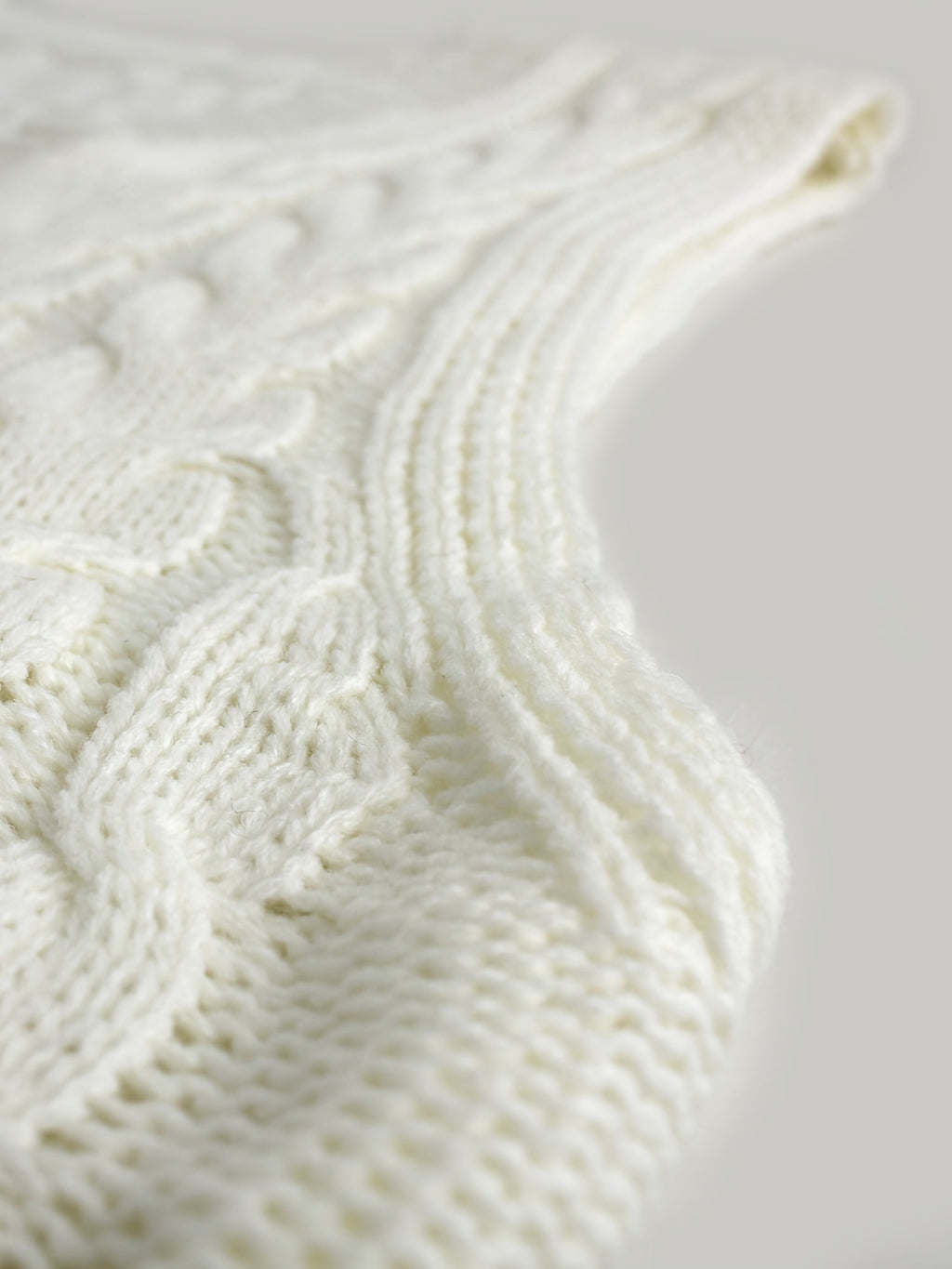 Women's Layering Knit Vest with Cable Pattern