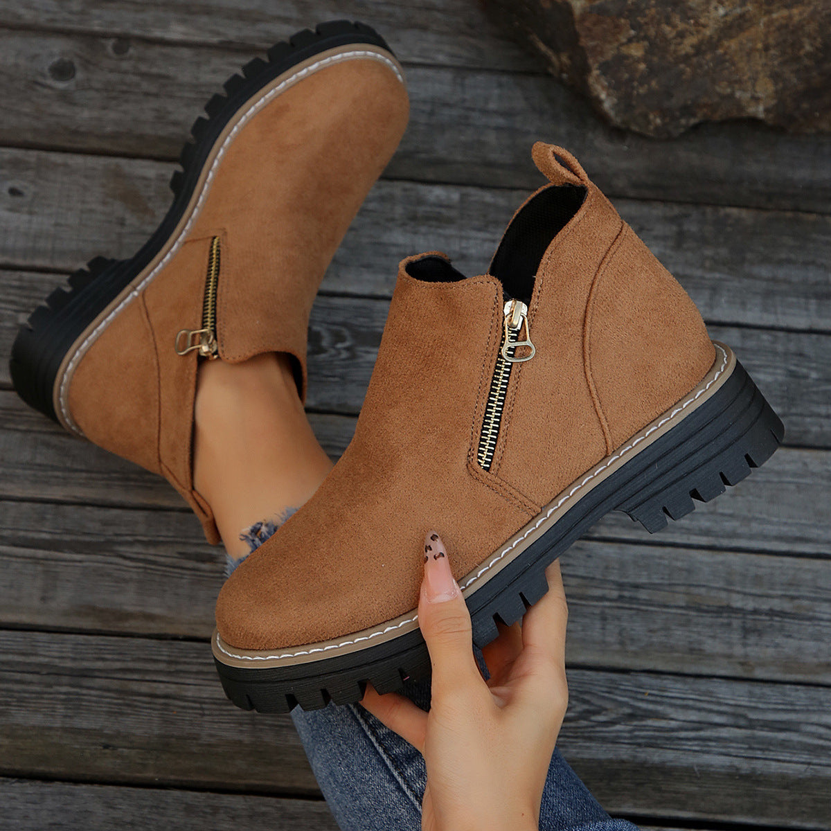 Women's Chunky Lug Sole Zip-On Platform Short Boots