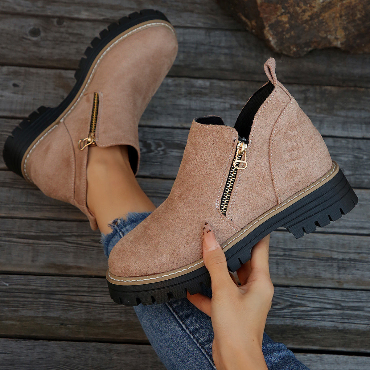 Women's Chunky Lug Sole Zip-On Platform Short Boots