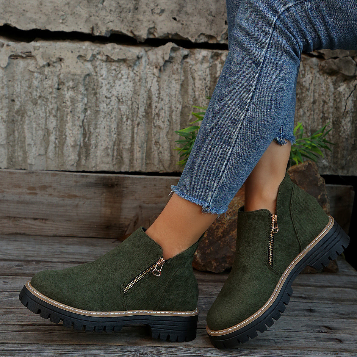 Women's Chunky Lug Sole Zip-On Platform Short Boots