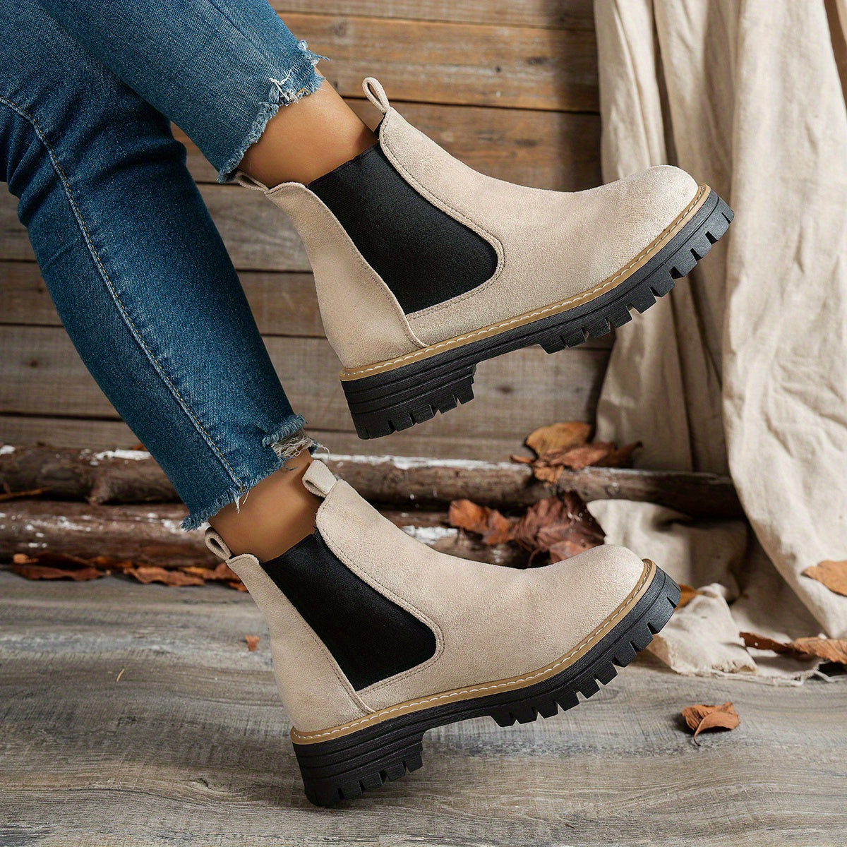 Women's Pull-On Platform Chelsea Boots with Deep Tread