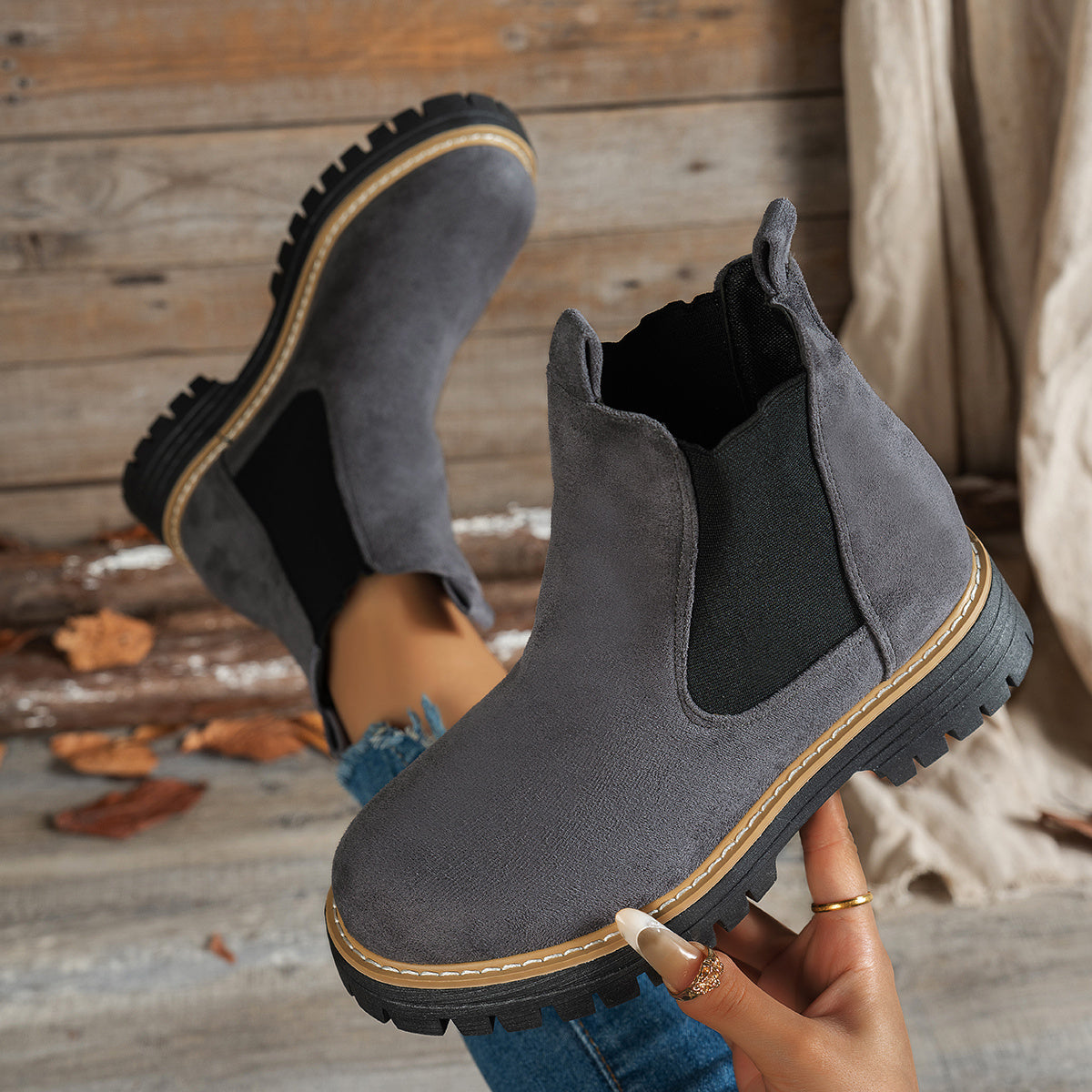 Women's Pull-On Platform Chelsea Boots with Deep Tread