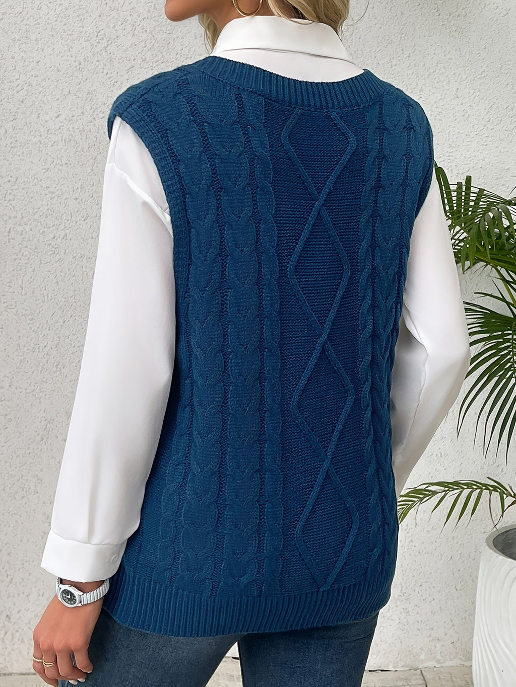 Women's Layering Knit Vest with Cable Pattern
