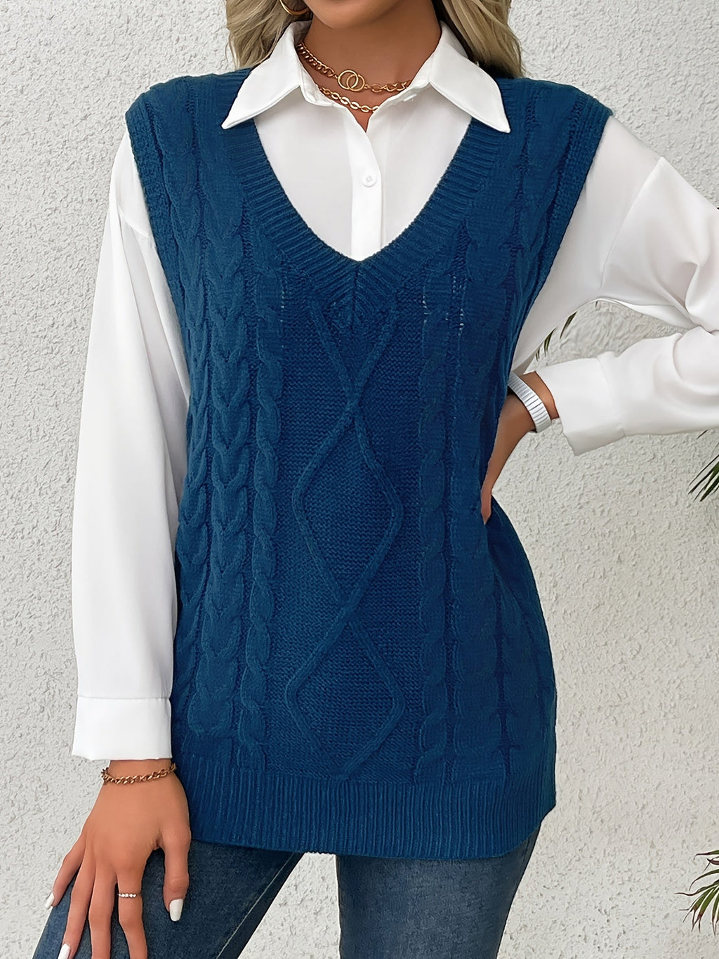 Women's Layering Knit Vest with Cable Pattern