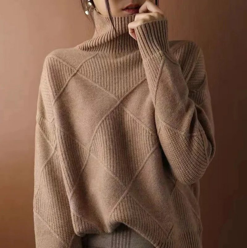 Women's Rib-Trimmed Knit Turtleneck Sweater for Cool Days