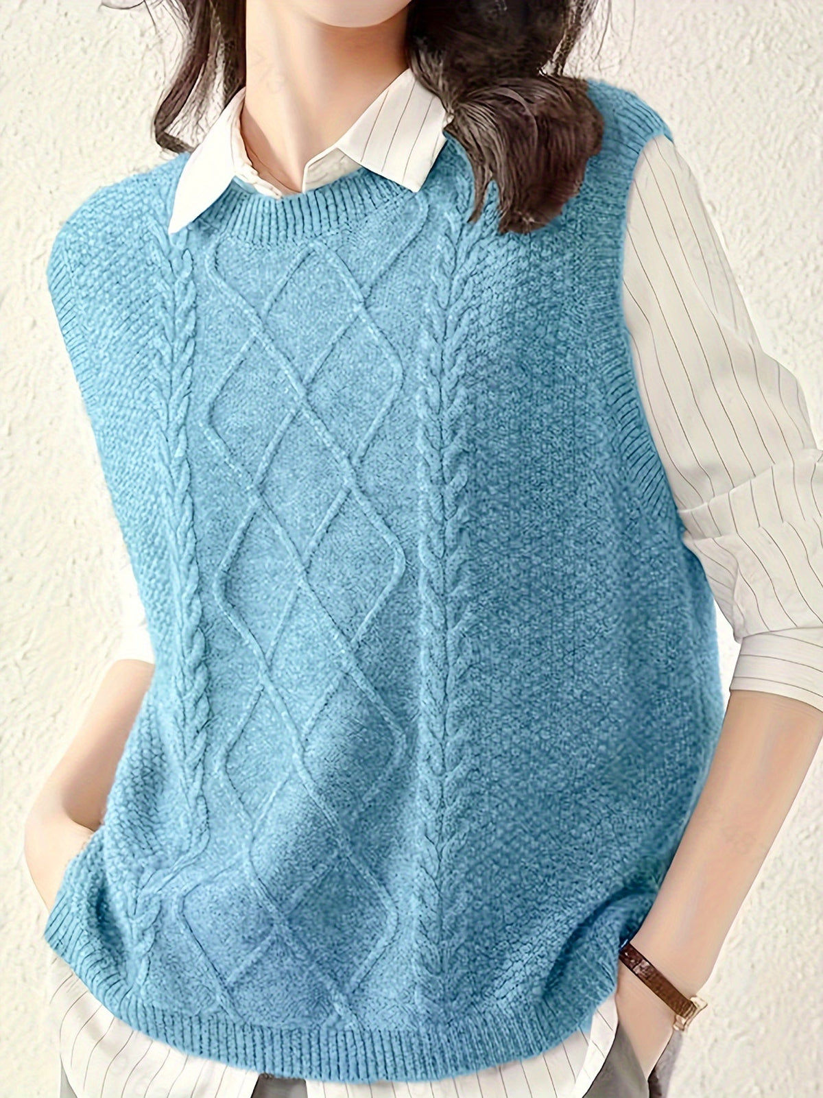 Women's Classic Cable-Knit Crew Neck Sleeveless Sweater Vest