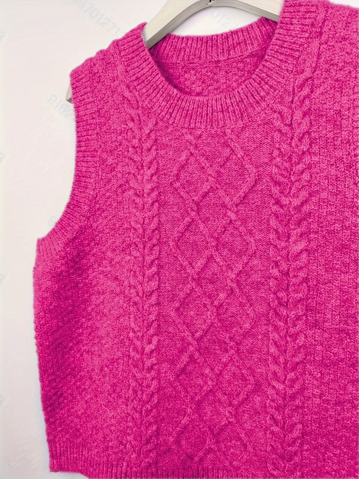 Women's Classic Cable-Knit Crew Neck Sleeveless Sweater Vest