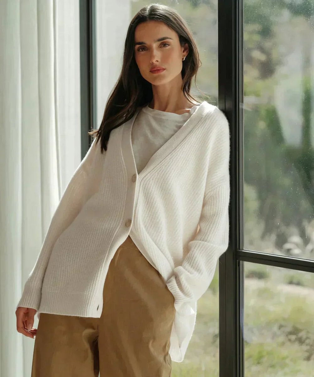 Women's Lightweight Buttoned V-Neck Everyday Layering Cardigan Sweater